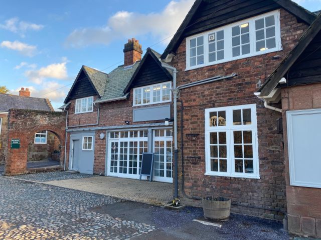 Burton_Manor_200220_1 Burton_Manor_200220_1